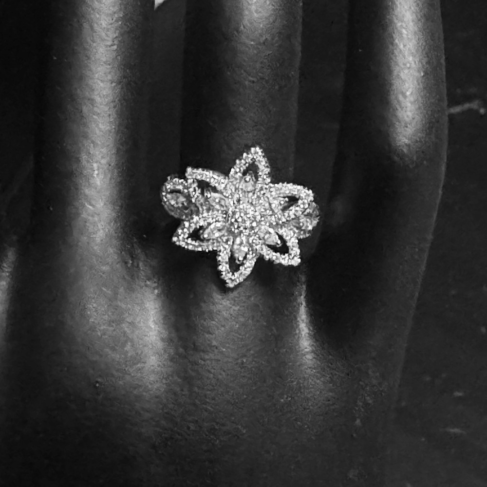 Fine jewelry Stunning star ring in silver rhodium‎ plated